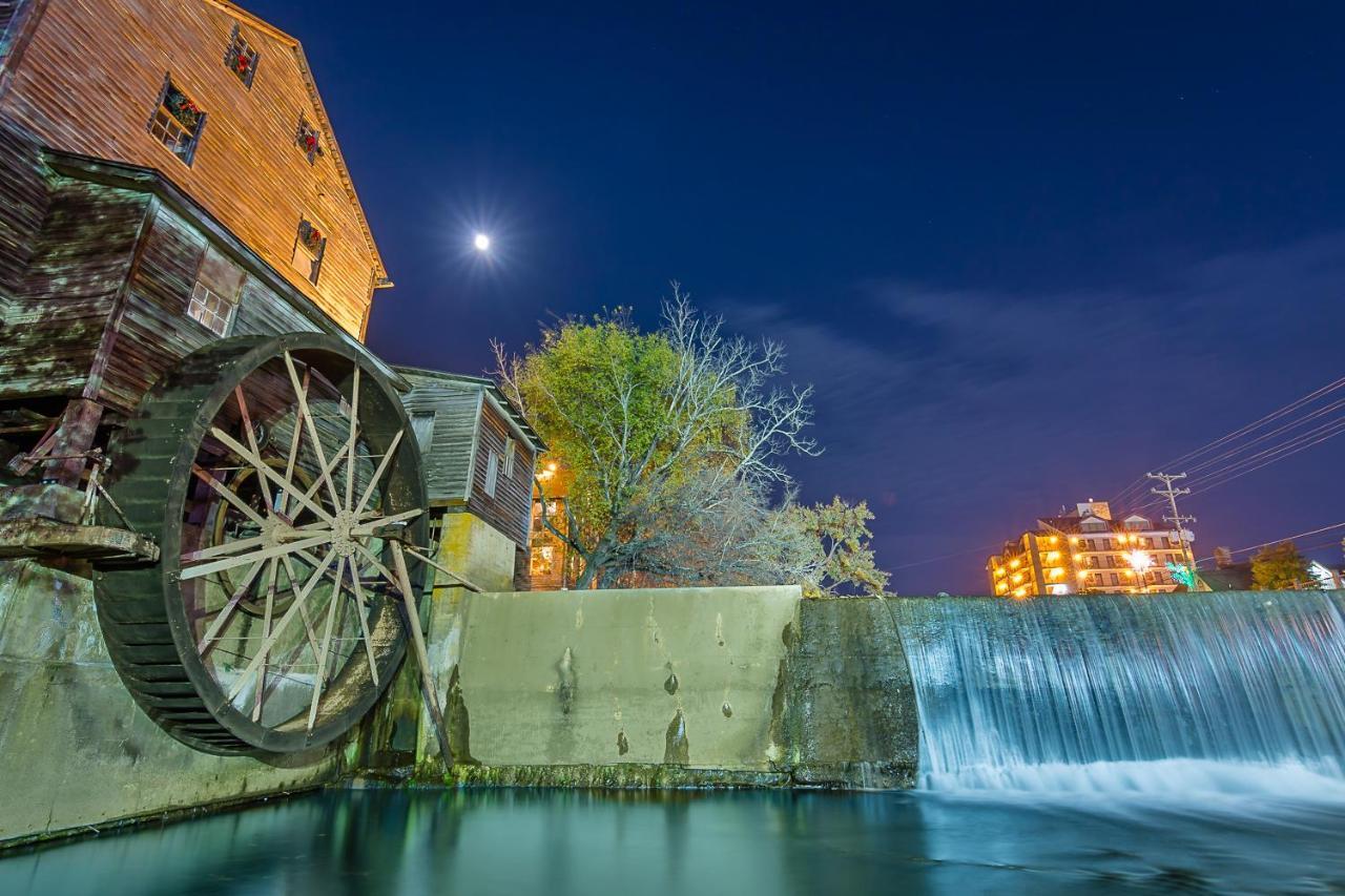 Stay At The Retreat! Gatlinburg-Dollywood Sevierville Exterior photo