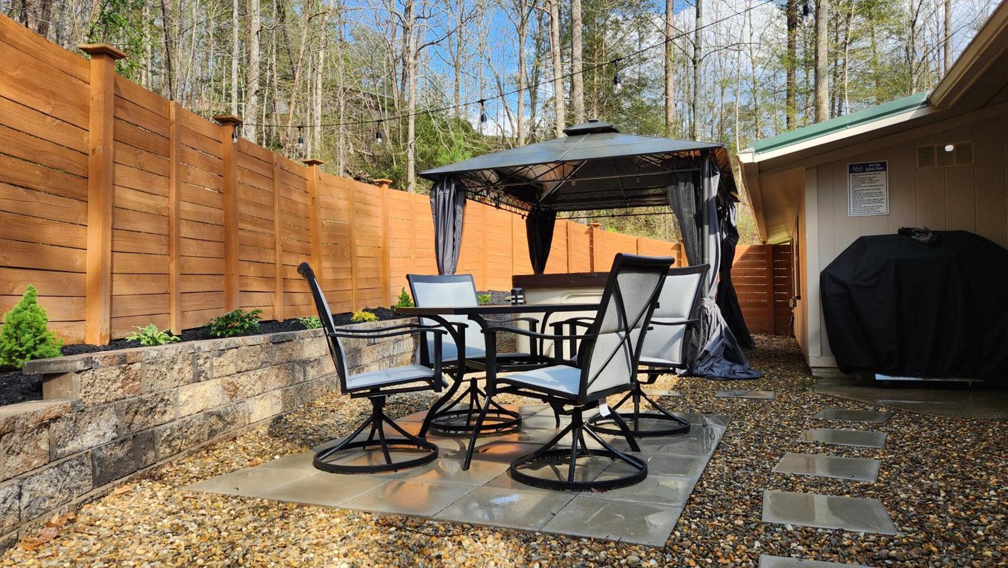 Stay At The Retreat! Gatlinburg-Dollywood Sevierville Exterior photo